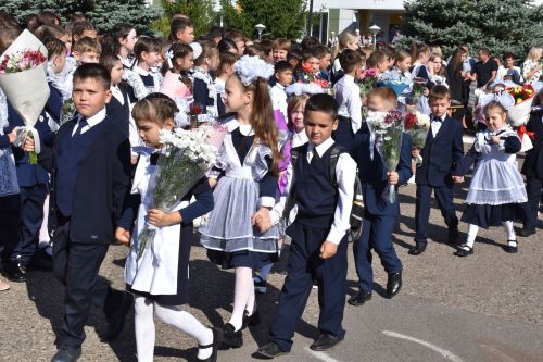 В первой школе райцентра прошла торжественная линейка в честь начала учебного года