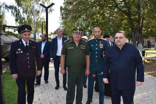 Герой России Расим Баксиков в Алексеевском почтил память павших в годы Великой Отечественной войны