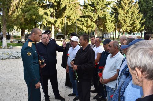Герой России Расим Баксиков в Алексеевском почтил память павших в годы Великой Отечественной войны