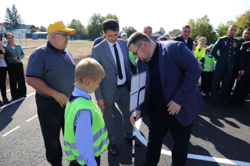 Герой России Расим Баксиков принял участие в открытии детского автогородка в Алексеевском