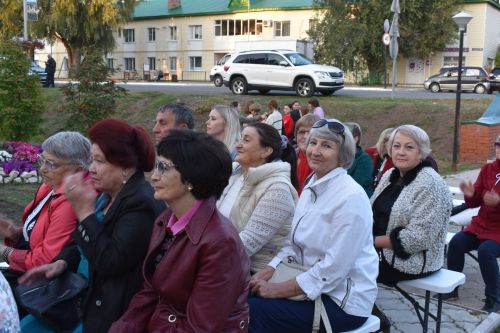 Фоторепортаж с открытия сквера у Алексеевской библиотеки