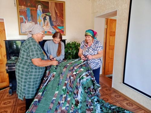 Алексеевские юнармейцы сплели три маскировочные сети для СВО