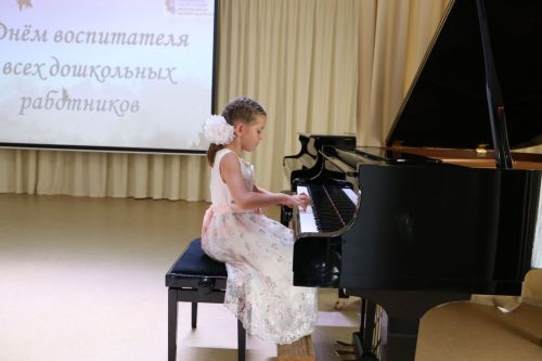 Воспитателей Алексеевского района чествовали в их профессиональный праздник