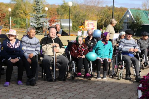 В доме-интернате в Больших Полянках прошел концерт, посвященный Дню пожилого человека