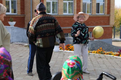 В доме-интернате в Больших Полянках прошел концерт, посвященный Дню пожилого человека