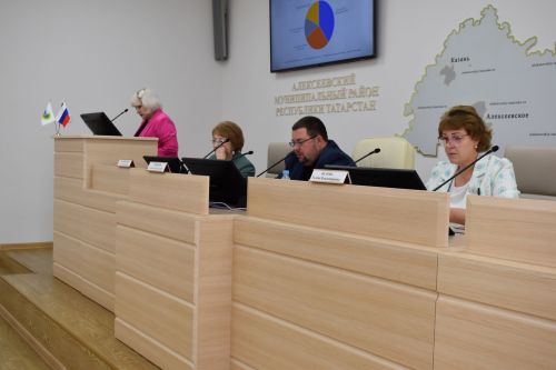 В Алексеевском за активную общественную деятельность наградили участников профсоюзов