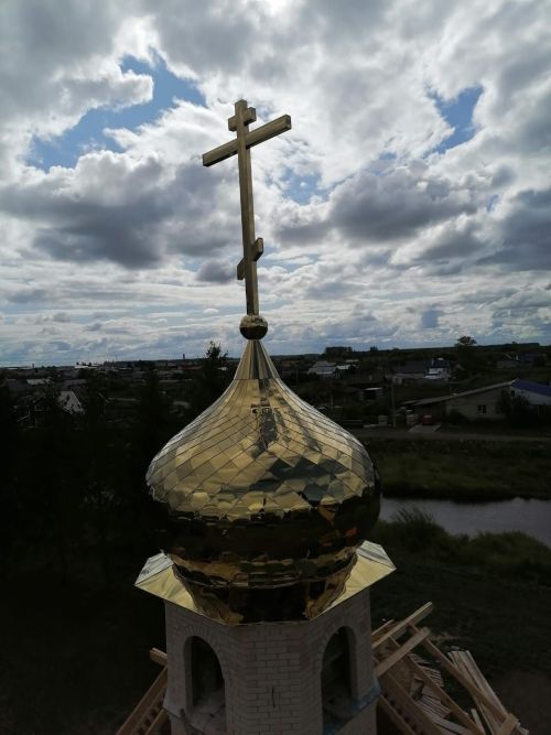 На строящейся часовне в Билярске установили купол и крест