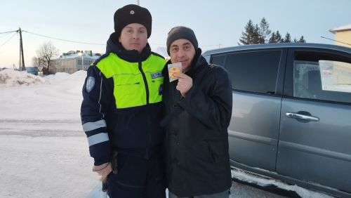 Сотрудники ГИБДД поздравили алексеевцев с Новым годом