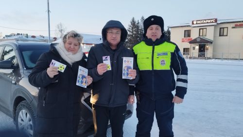 Сотрудники ГИБДД поздравили алексеевцев с Новым годом