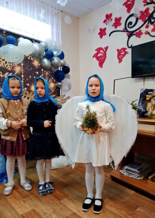 «Поделись теплом на Рождество»: сестры милосердия и воспитанники воскресной школы поздравили подопечных дома-интерната села Большие Полянки