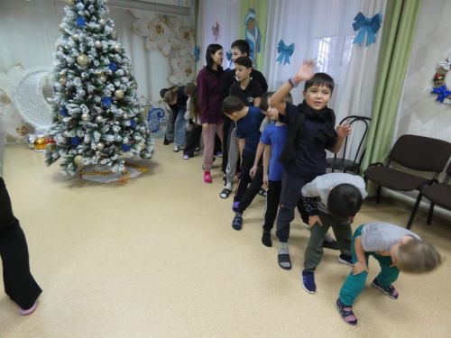 В Рождество алексеевские школьники с родителями посетили ребят из приюта Забота