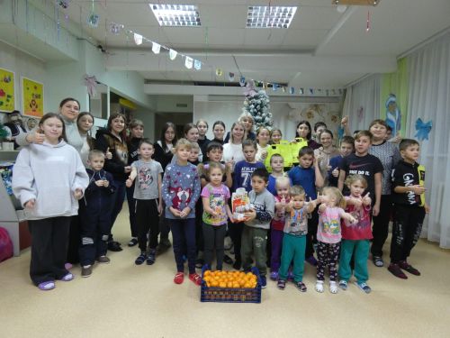 В Рождество алексеевские школьники с родителями посетили ребят из приюта Забота