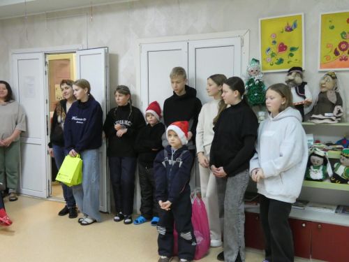 В Рождество алексеевские школьники с родителями посетили ребят из приюта Забота
