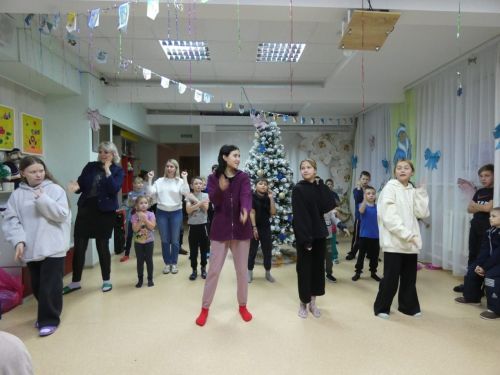 В Рождество алексеевские школьники с родителями посетили ребят из приюта Забота