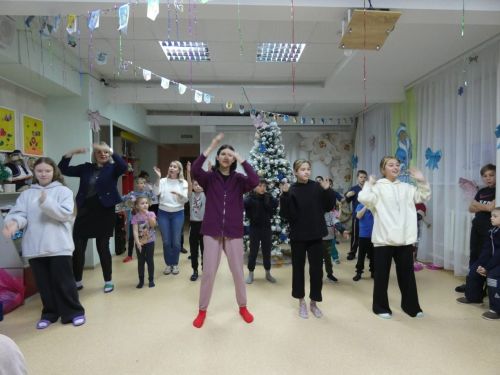 В Рождество алексеевские школьники с родителями посетили ребят из приюта Забота
