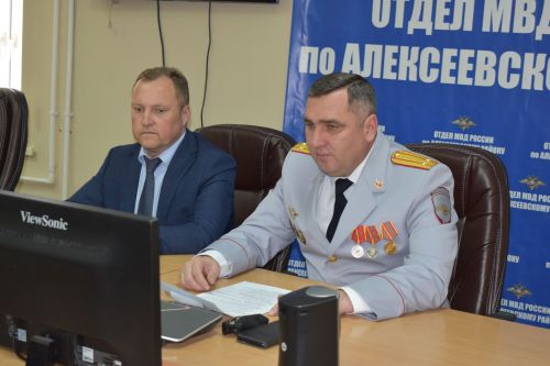 В Алексеевском наградили лучших полицейских