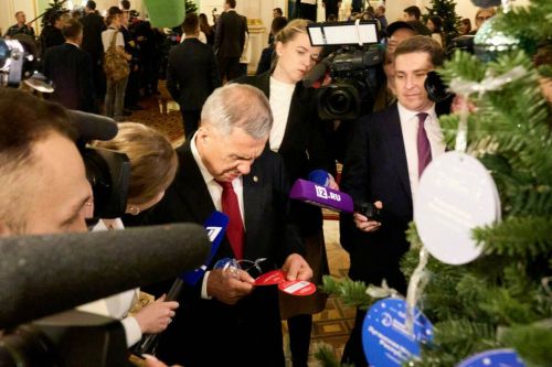 Раис Татарстана поучаствовал в ежегодной акции «Ёлка желаний»
