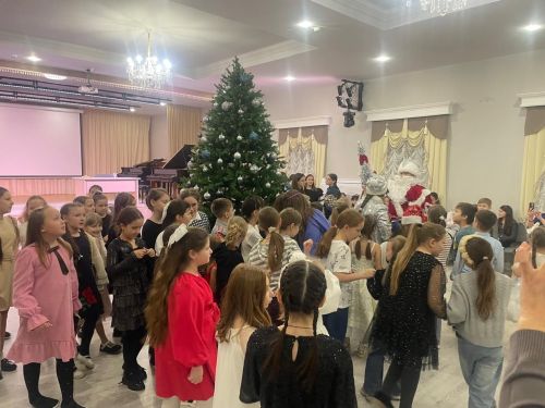В детской школе искусств прошло новогоднее представление «Новогодние сказки»