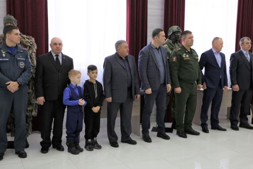 В Алексеевском районе открылась патриотическая выставка «Герои среди нас»
