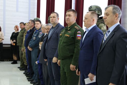 В Алексеевском районе открылась патриотическая выставка «Герои среди нас»