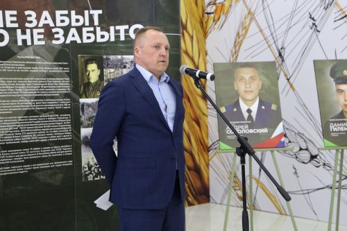 В Алексеевском районе открылась патриотическая выставка «Герои среди нас»