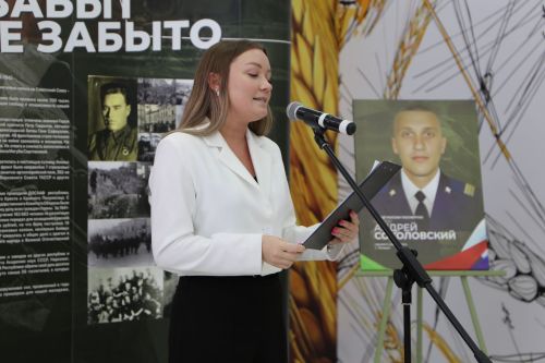 В Алексеевском районе открылась патриотическая выставка «Герои среди нас»