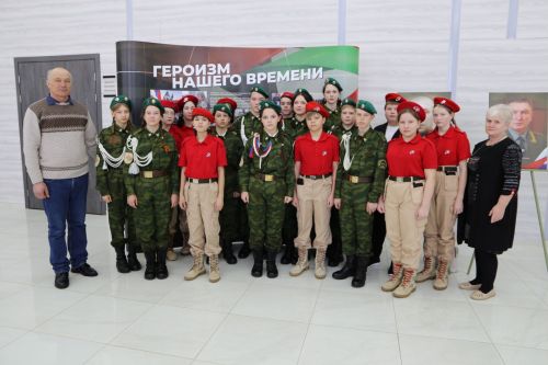 В Алексеевском районе открылась патриотическая выставка «Герои среди нас»