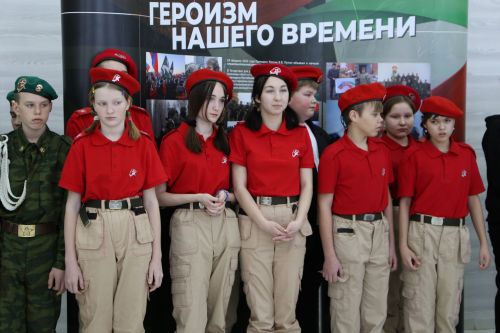 В Алексеевском районе открылась патриотическая выставка «Герои среди нас»