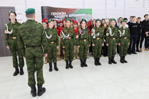 В Алексеевском районе открылась патриотическая выставка «Герои среди нас»