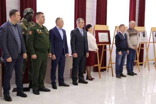 В Алексеевском районе открылась патриотическая выставка «Герои среди нас»