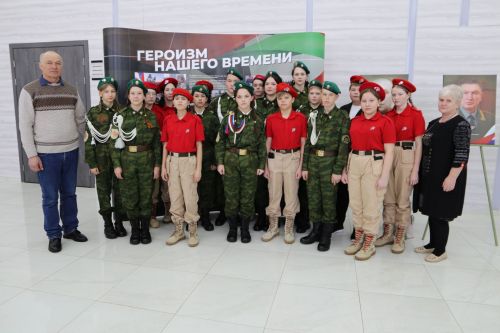 В Алексеевском районе открылась патриотическая выставка «Герои среди нас»