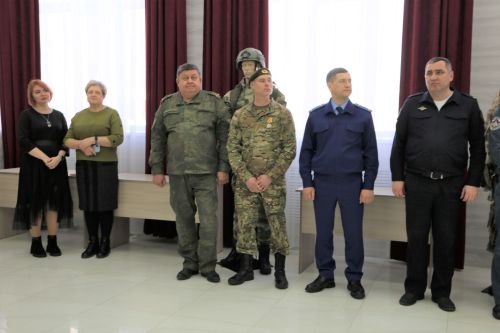 В Алексеевском районе открылась патриотическая выставка «Герои среди нас»