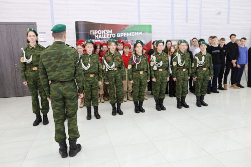 В Алексеевском районе открылась патриотическая выставка «Герои среди нас»