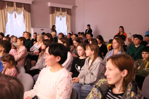 В детской школе искусств прошел концерт, посвященный милым дамам