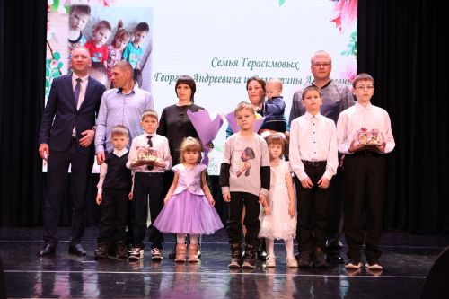 «Милым и любимым»: в Алексеевском прошел концерт посвященный Международному женскому дню