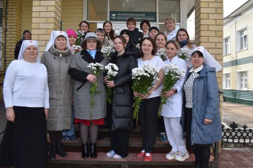 В преддверии Дня беременных, девушек в положении поздравили с праздником.