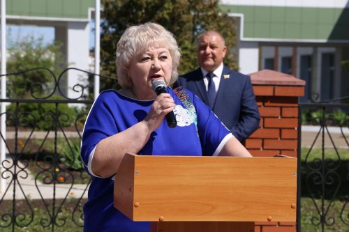 Для выпускников школ прозвенел последний звонок
