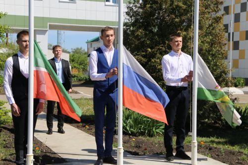 Для выпускников школ прозвенел последний звонок