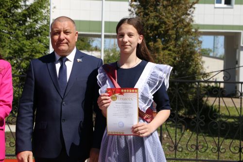 Для выпускников школ прозвенел последний звонок