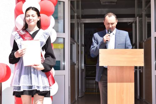 В школах района прозвенели последние звонки