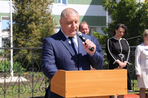Для выпускников школ прозвенел последний звонок