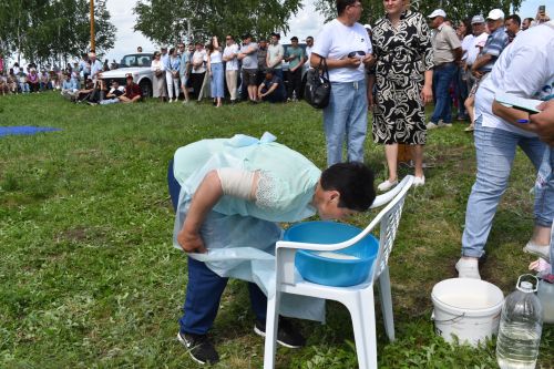 Борьба корэш, угощения и лотерея: в Среднетиганском сельском поселении прошел Сабантуй