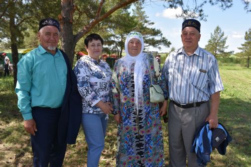 Борьба корэш, угощения и лотерея: в Среднетиганском сельском поселении прошел Сабантуй