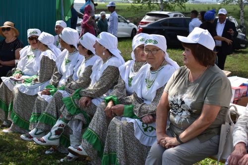 Борьба корэш, угощения и лотерея: в Среднетиганском сельском поселении прошел Сабантуй