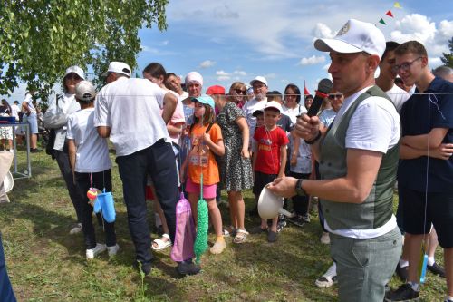 Борьба корэш, угощения и лотерея: в Среднетиганском сельском поселении прошел Сабантуй