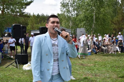 Борьба корэш, угощения и лотерея: в Среднетиганском сельском поселении прошел Сабантуй