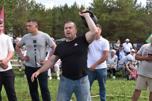 Борьба корэш, угощения и лотерея: в Среднетиганском сельском поселении прошел Сабантуй