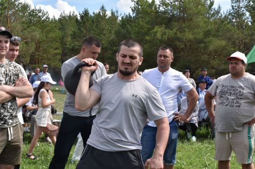 Борьба корэш, угощения и лотерея: в Среднетиганском сельском поселении прошел Сабантуй