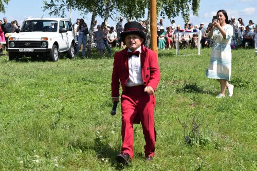 Борьба корэш, угощения и лотерея: в Среднетиганском сельском поселении прошел Сабантуй