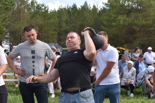 Борьба корэш, угощения и лотерея: в Среднетиганском сельском поселении прошел Сабантуй